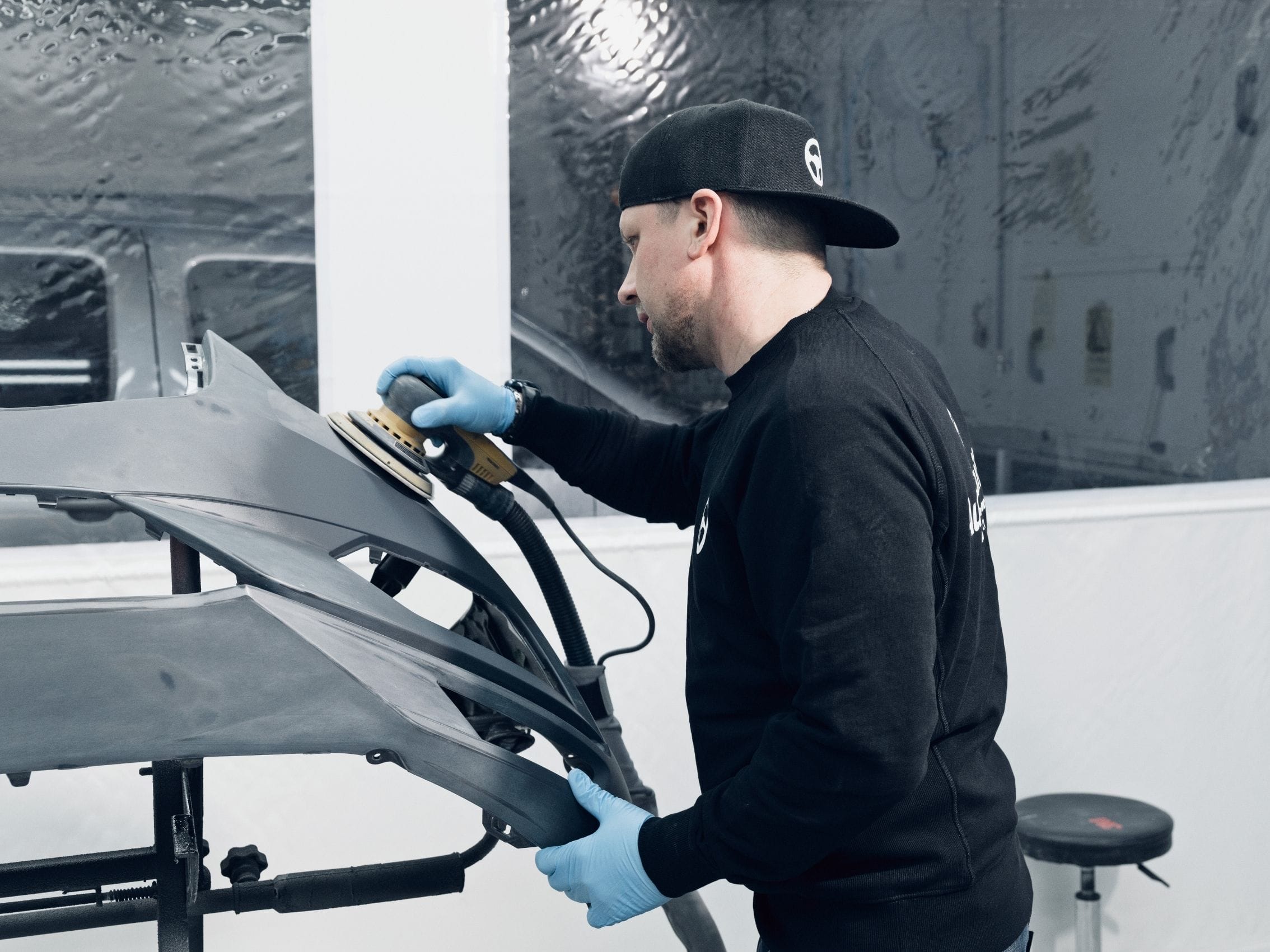 Autoklinikalla korjaamme kaikki autosi kolarivaurio, peltivaurio, automaalaus, parkkipaikkakolhu kuntoon ammattitaidolla.