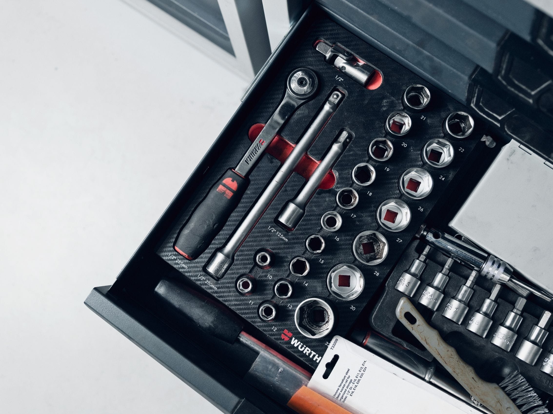 Autoklinikalla korjaamme kaikki autosi kolarivaurio, peltivaurio, automaalaus, parkkipaikkakolhu kuntoon ammattitaidolla.